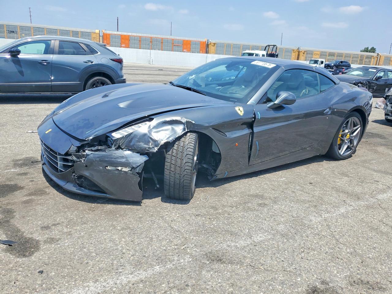 2016 Ferrari California T, VIN ZFF77XJA0G0213097 — Перед