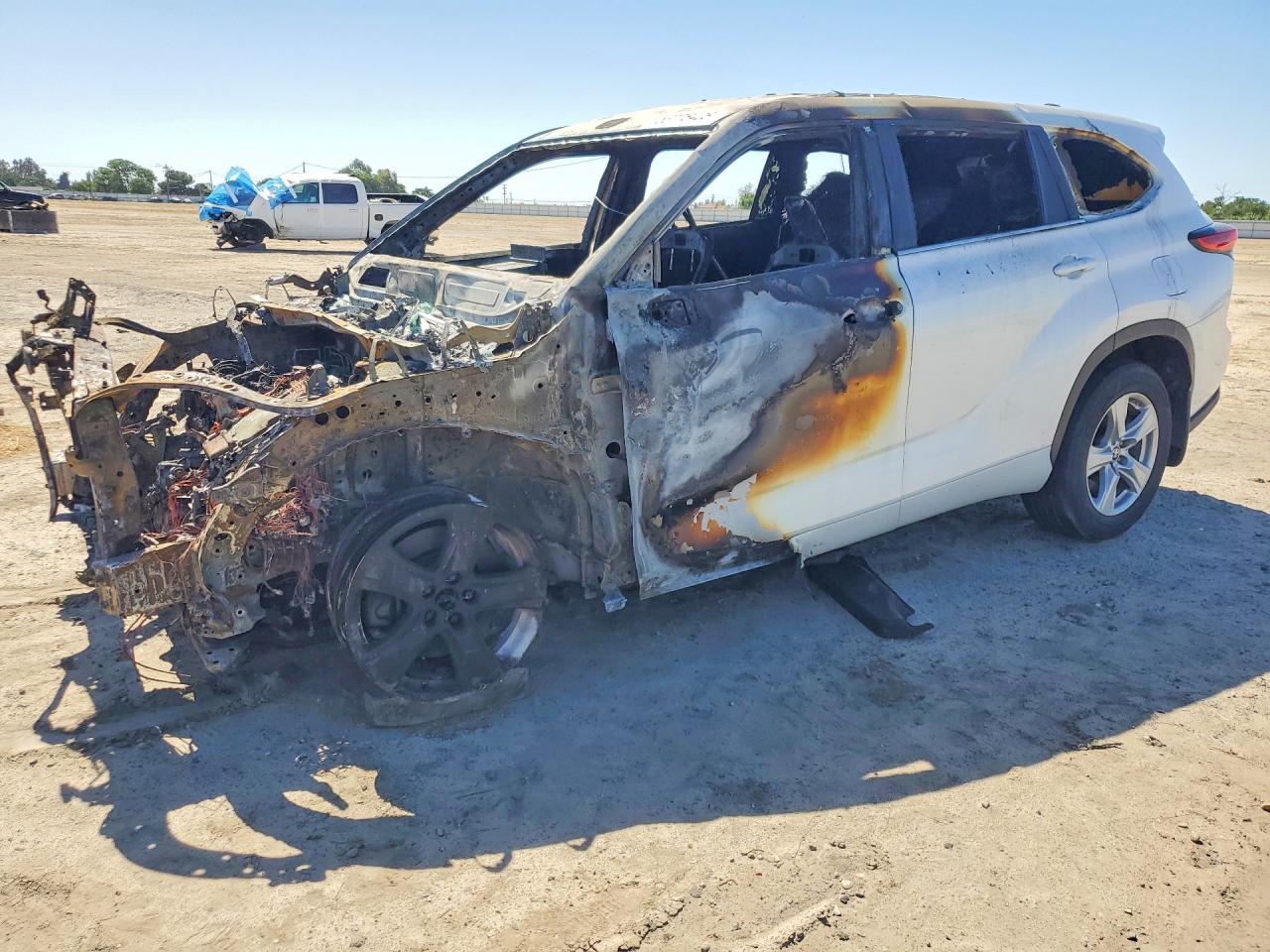2023 Toyota Highlander Hybrid LE, VIN 5TDBBRCH5PS588896 — Burn