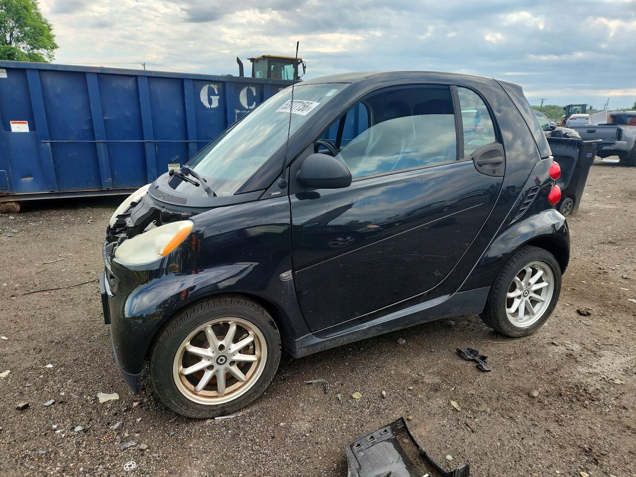 2010 Smart fortwo Pure, VIN WMEEJ3BA6AK360326 — Перед