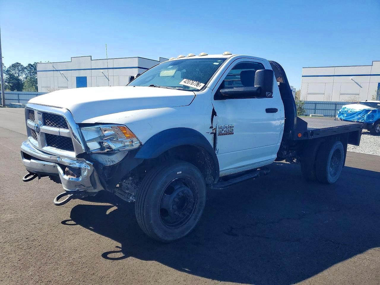 2017 Ram 5500, VIN 3C7WRNAL1HG557550 — Front end