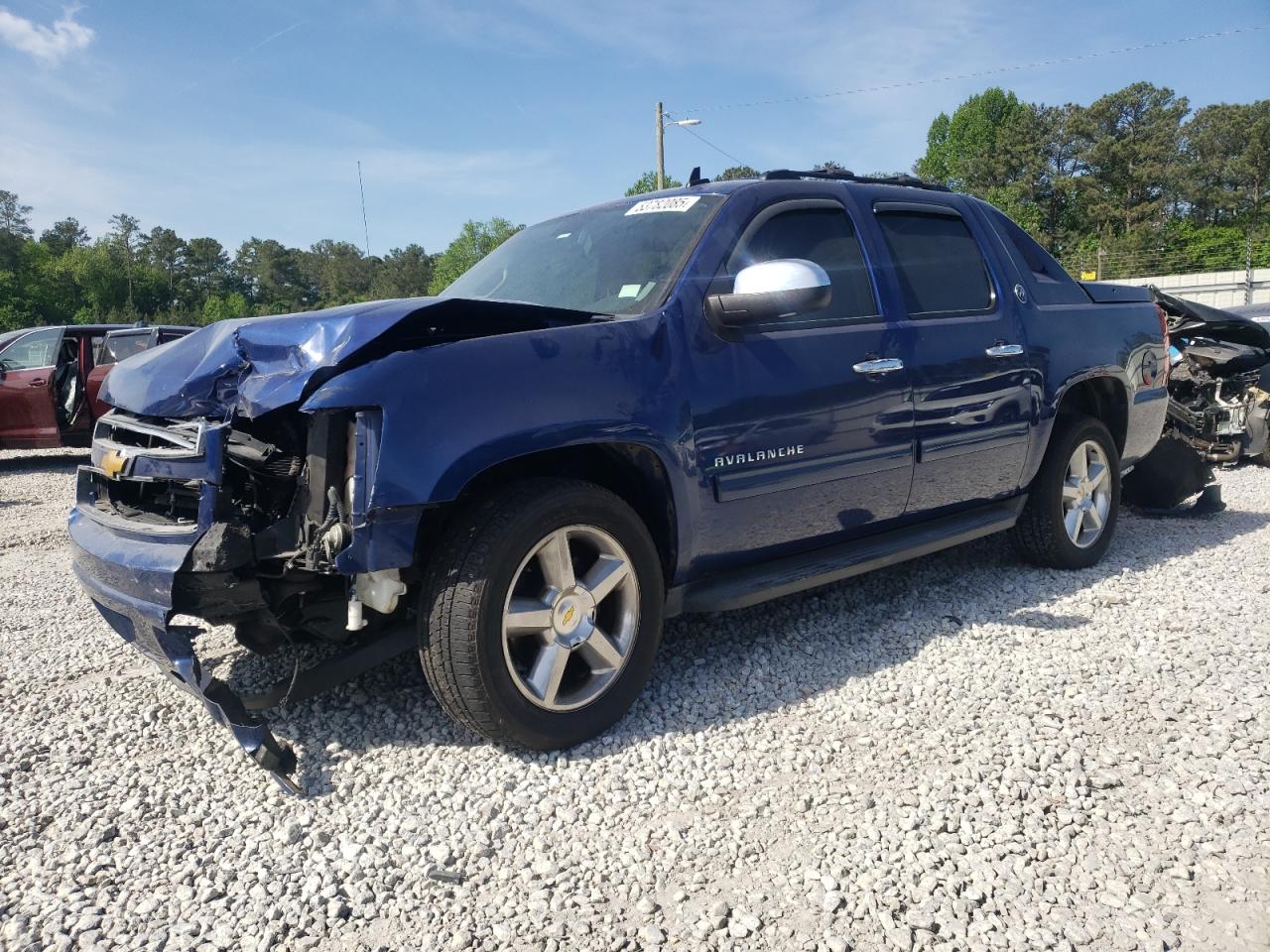 2013 Chevrolet Avalanche LT, VIN 3GNMCFE08DG376863 — Front end
