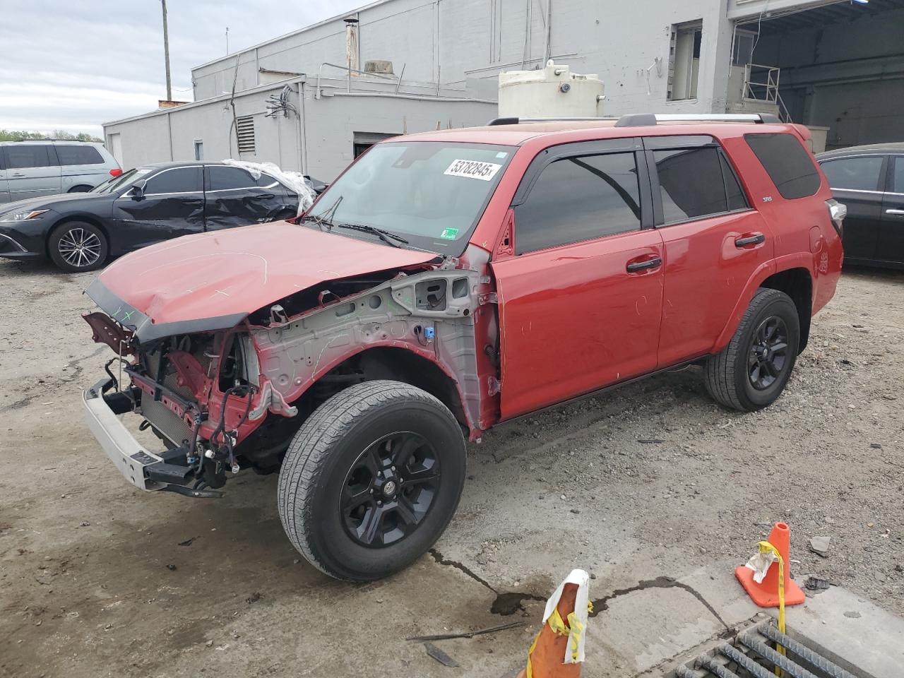 2021 Toyota 4Runner SR5, VIN JTEMU5JR7M5933513 — Front end