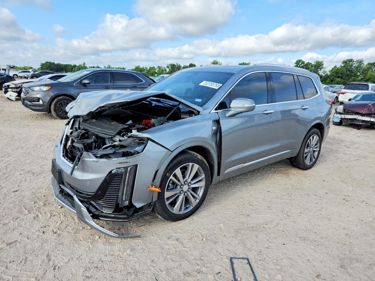 2025 Cadillac XT6 FWD Premium Luxury, VIN 1GYKPCRSXSZ136848 — Front end