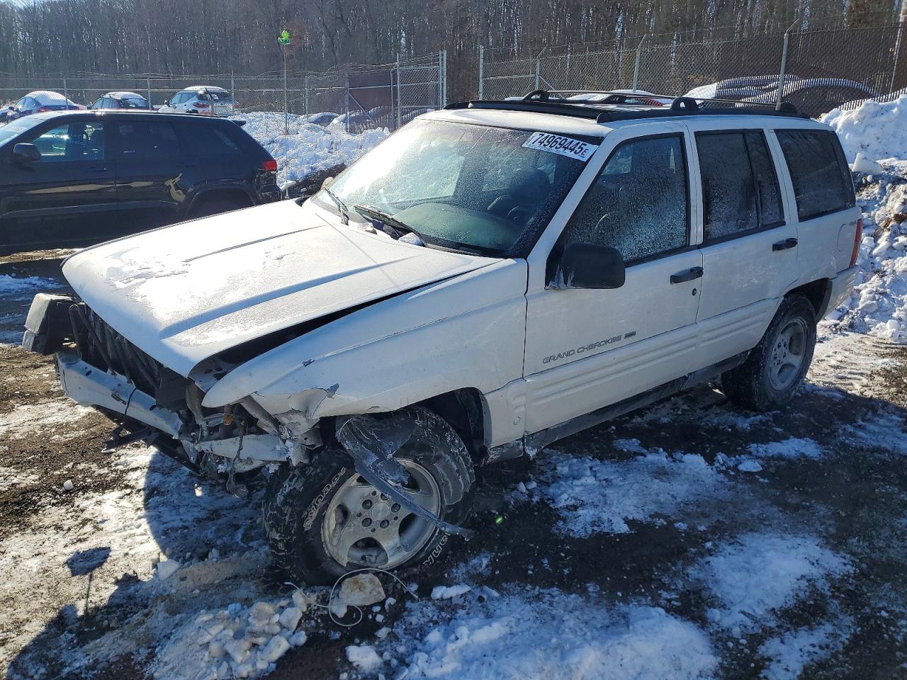 1998 Jeep Grand Cherokee Laredo, VIN 1J4GZ48S3WC341136 — Front end