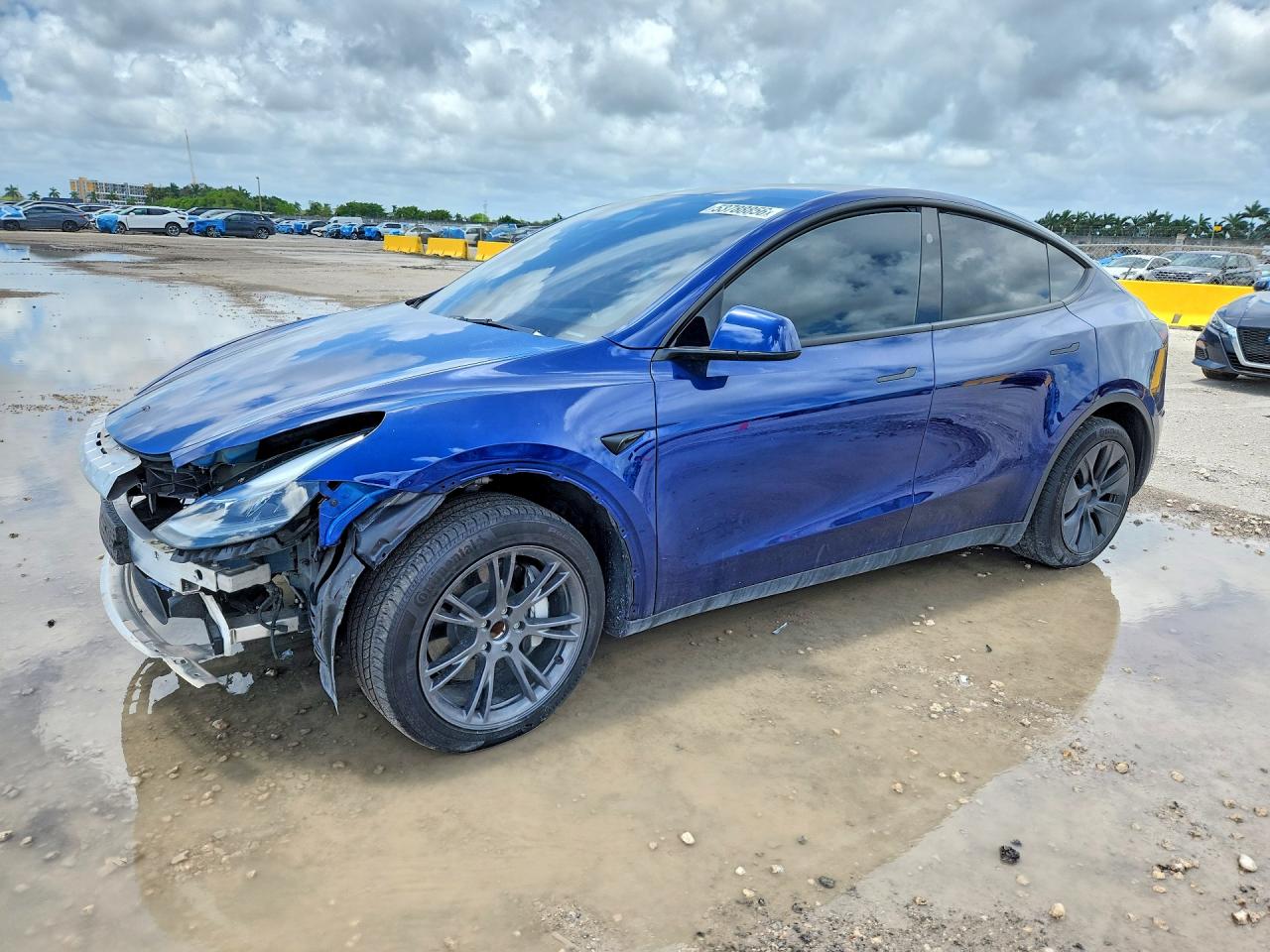 2024 Tesla Model Y, VIN 7SAYGDED8RF184090 — Front end