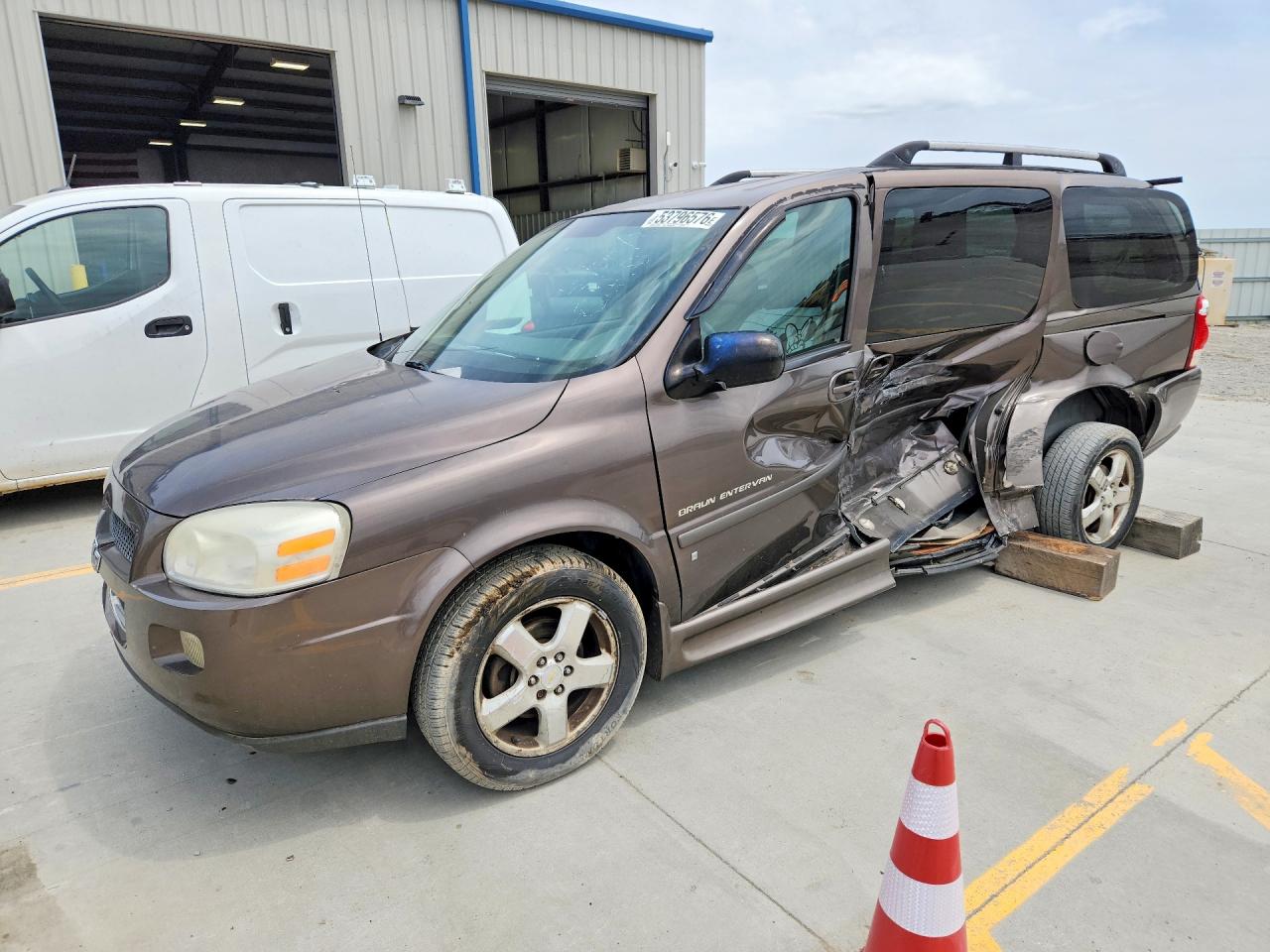 2008 Chevrolet Uplander 1LT, VIN 1GNDV33158D129582 — Side