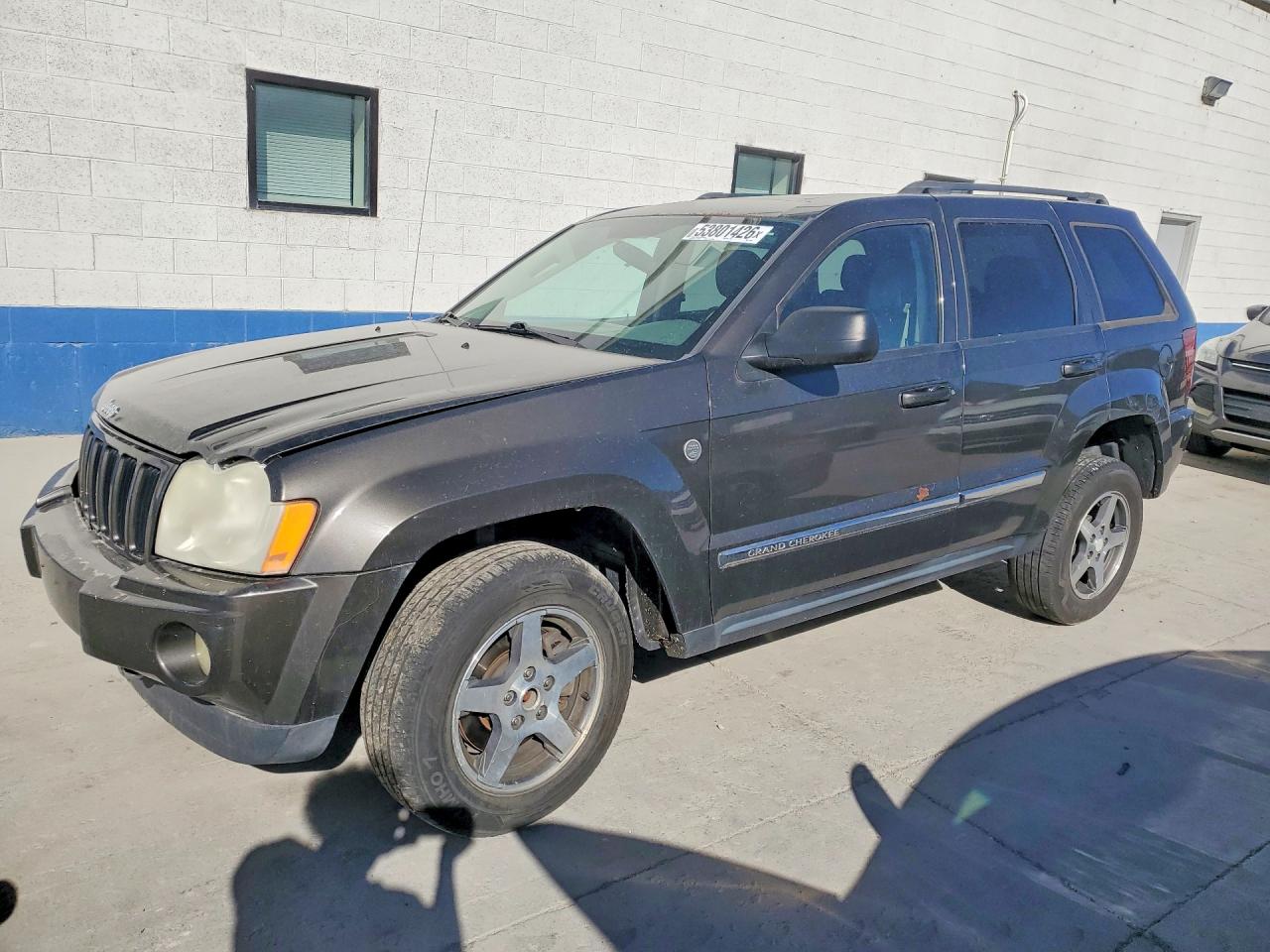 2006 Jeep Grand Cherokee Laredo, VIN 1J4HR48N86C323553 — Front end