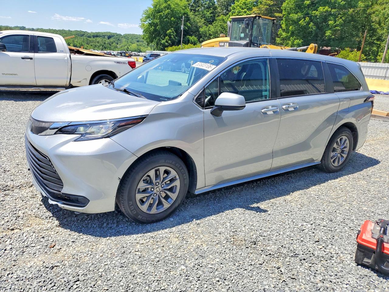 2022 Toyota Sienna LE, VIN 5TDKRKEC9NS115746 — Prior damage history