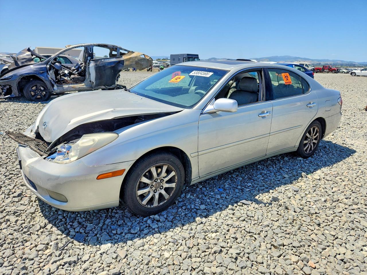 2003 Lexus ES 300, VIN JTHBF30G836000303 — Front end