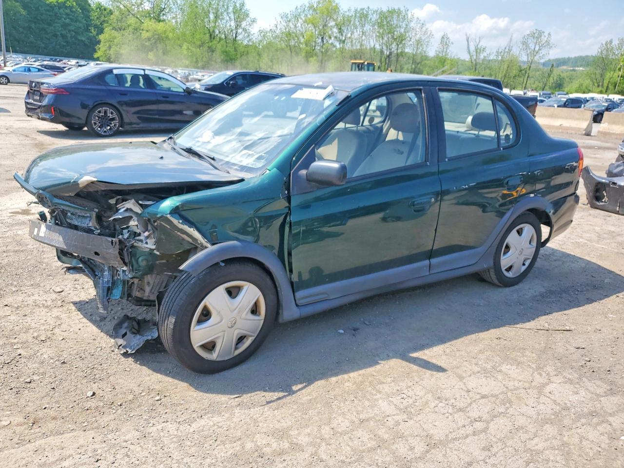 2003 Toyota ECHO, VIN JTDBT123335039587 — Перед