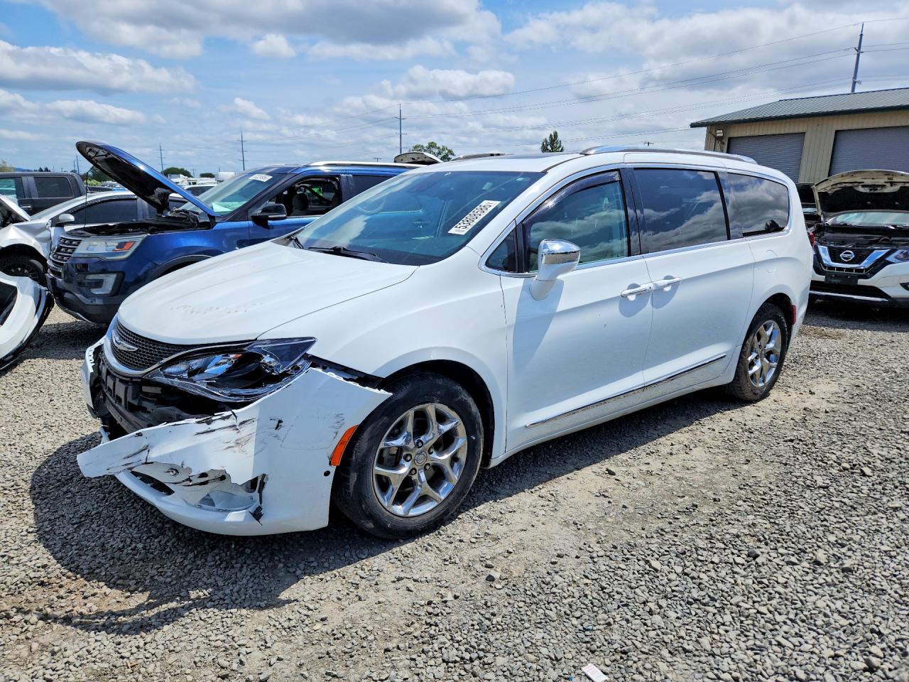 2017 Chrysler Pacifica Limited, VIN 2C4RC1GG0HR505271 — Front end