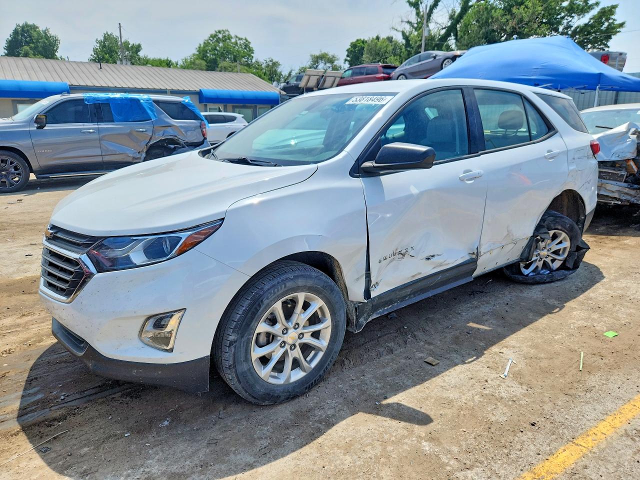 2018 Chevrolet Equinox LS, VIN 2GNAXREV8J6340652 — Side