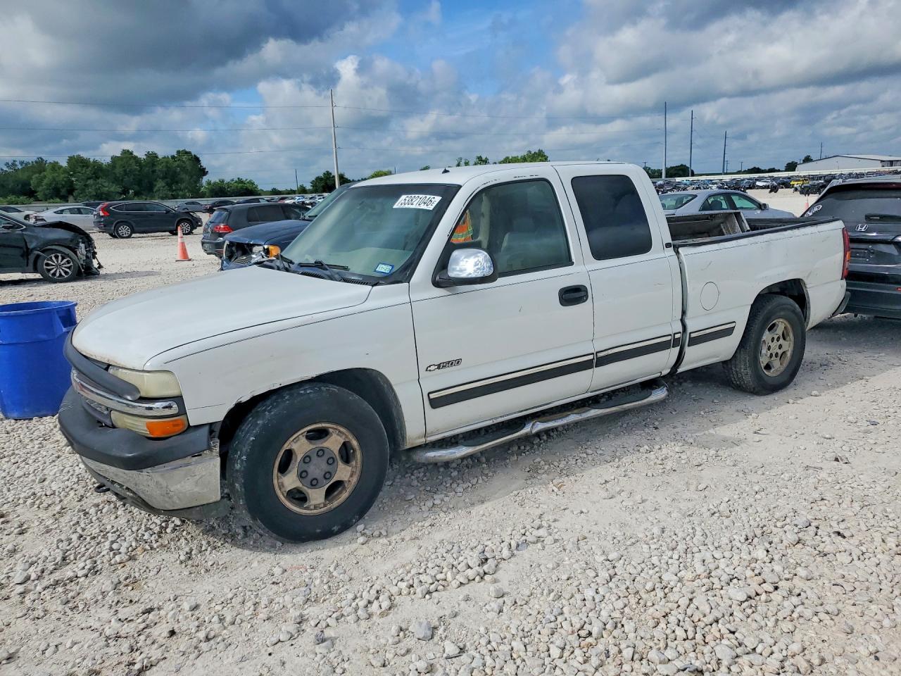 2002 Chevrolet Silverado 1500 LS, VIN 2GCEC19TX21187951 — Rear end