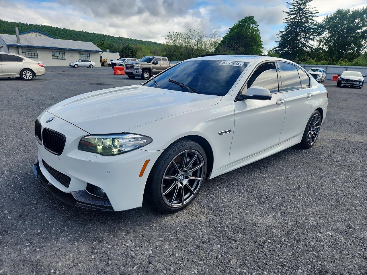 2016 BMW 5 Series 535i, VIN WBA5B1C51GG133846 — Minor dents and scratches