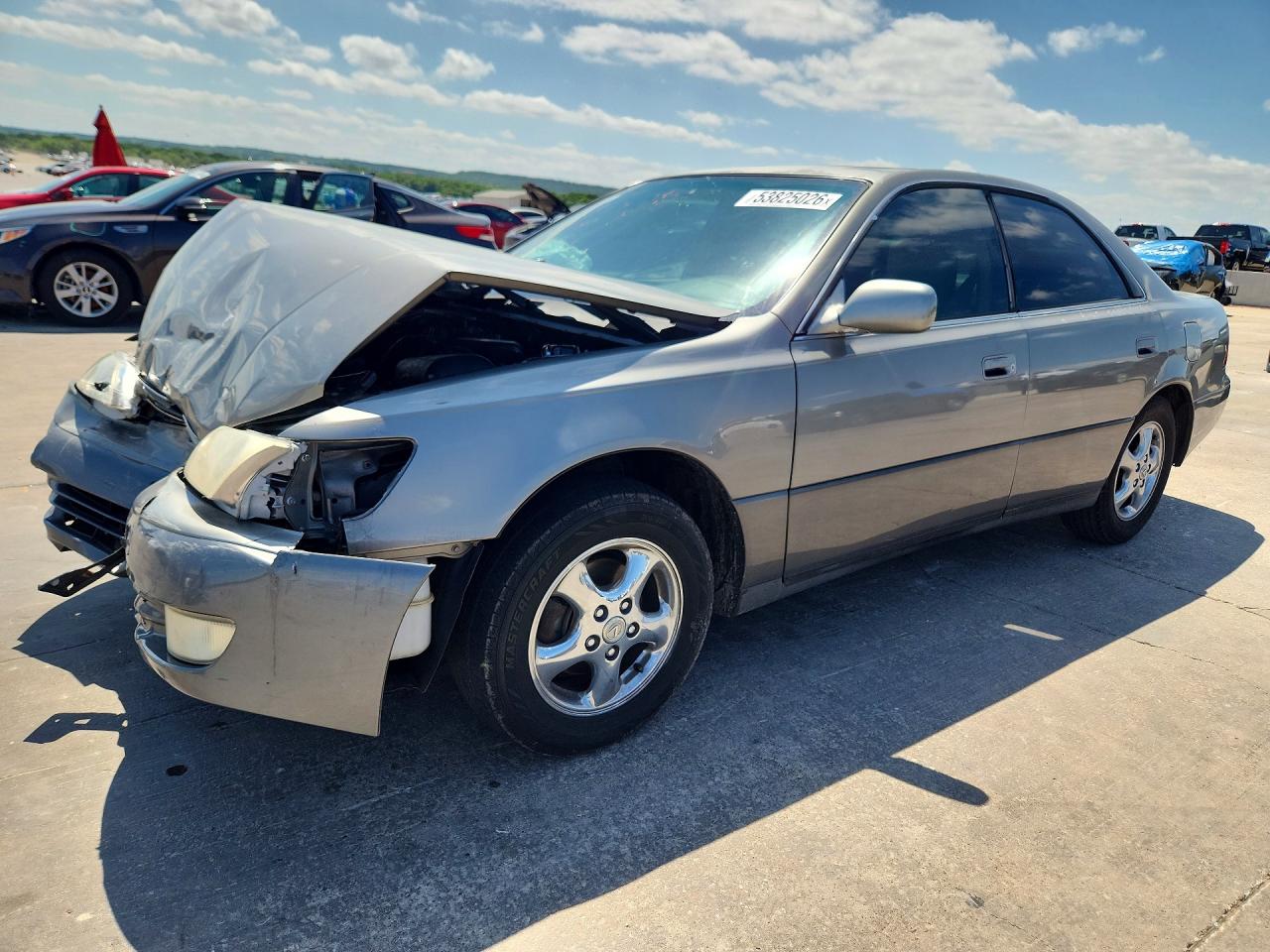 1998 Lexus ES 300, VIN JT8BF28G7W5020504 — Front end