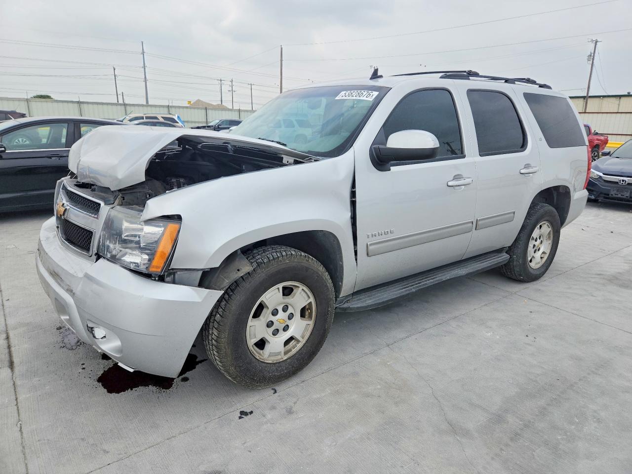 2014 Chevrolet Tahoe LT, VIN 1GNSCBE05ER146909 — Перед