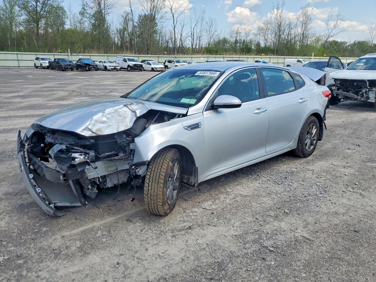 2019 Kia Optima LX, VIN 5XXGT4L34KG347352 — Front end