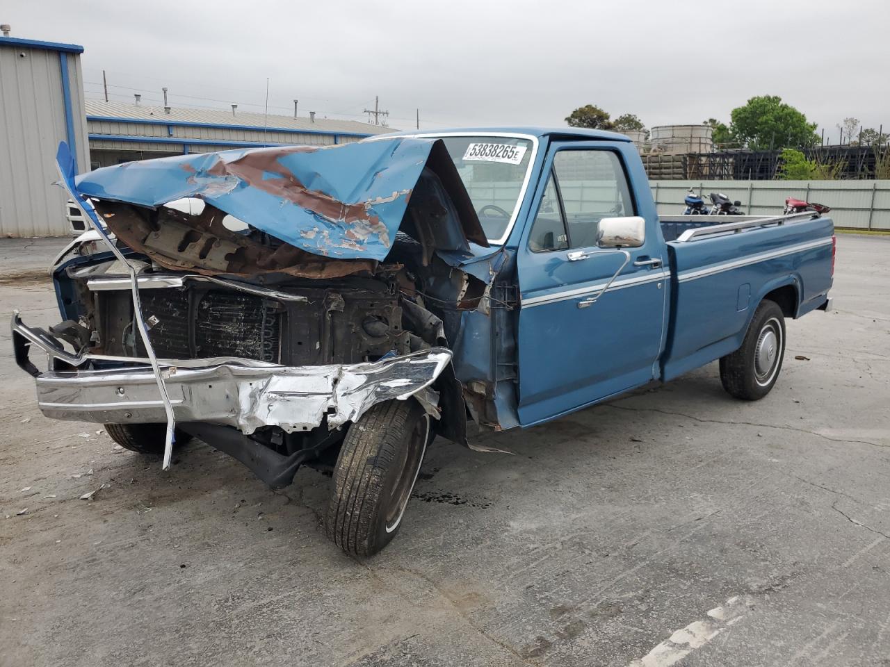 1982 Ford F-100, VIN 1FTCF10E0CPA75404 — Front end