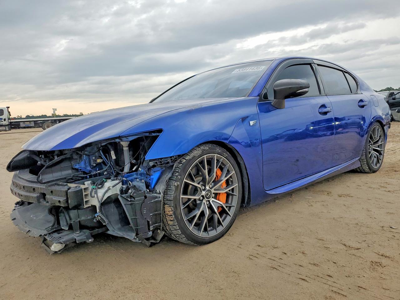 2016 Lexus GS F, VIN JTHBP1BL0GA001055 — Перед
