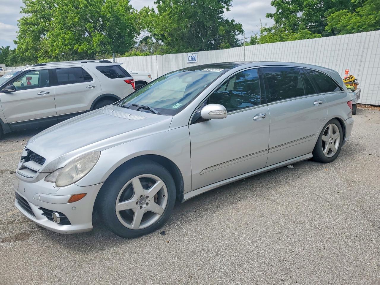 2006 Mercedes-Benz R 5.0L, VIN 4JGCB75E06A025130 — Front end