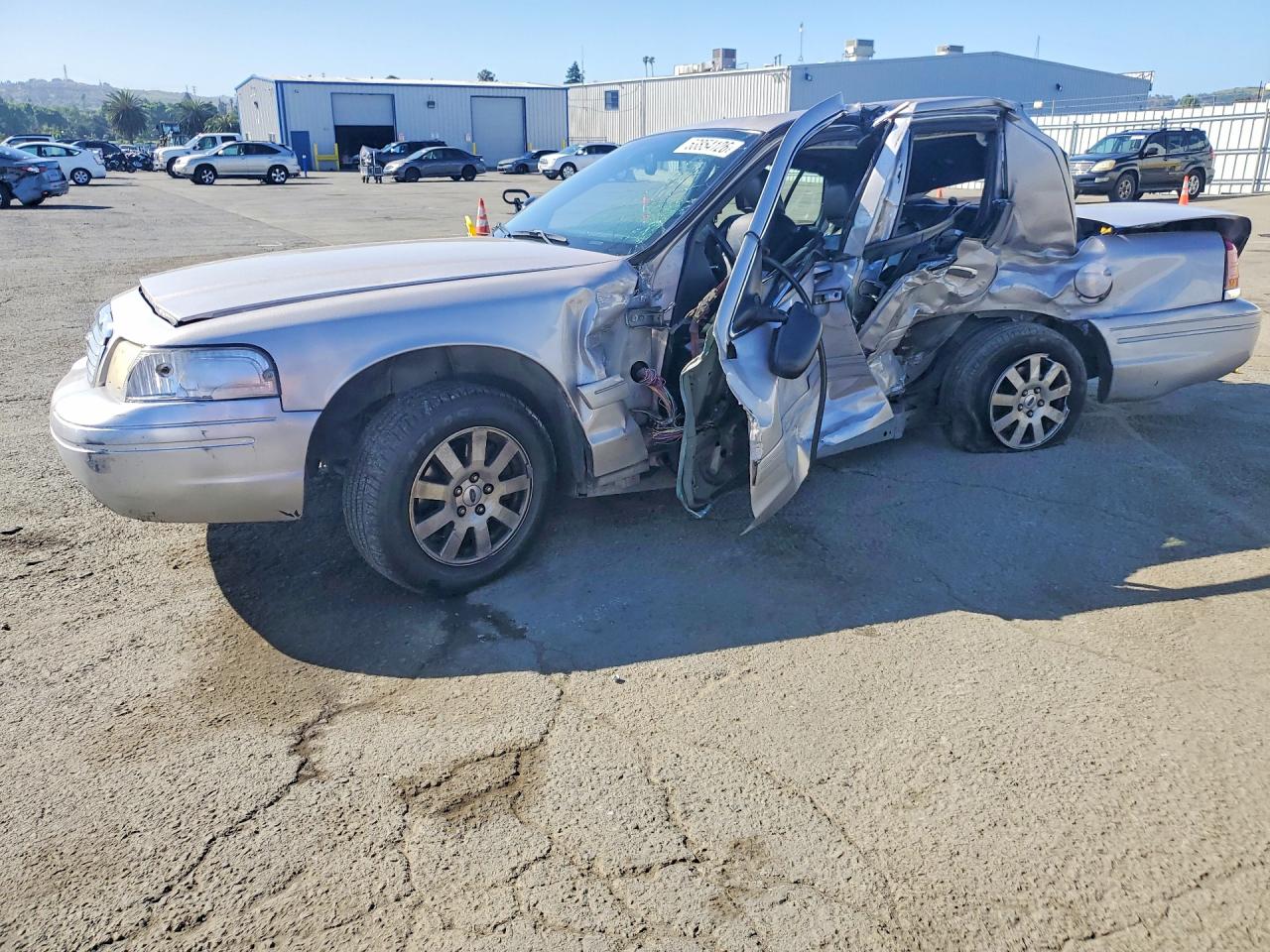 2006 Ford Crown Victoria LX, VIN 2FAFP74W56X166883 — Side