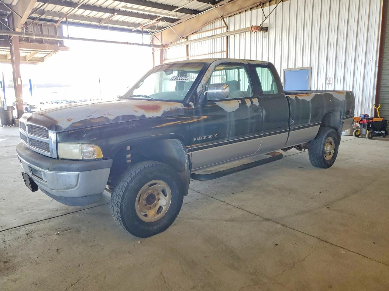 1996 Dodge 2500, VIN 1B7KF23W0TJ121533 — Minor dents and scratches