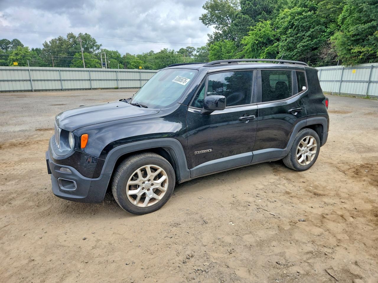 2015 Jeep Renegade Latitude, VIN ZACCJABT0FPB44089 — Front end