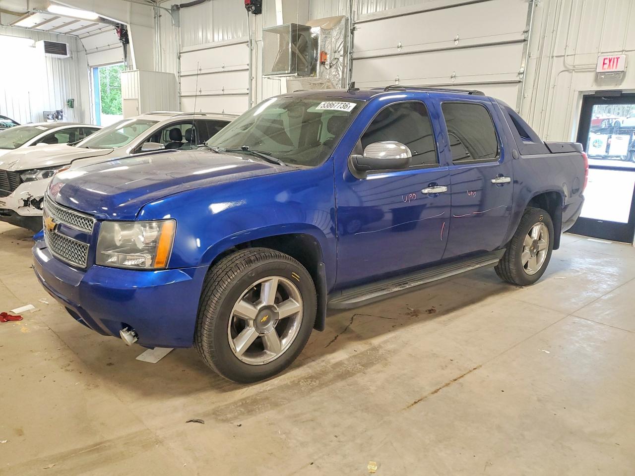 2013 Chevrolet Avalanche LT, VIN 3GNTKFE71DG309629 — Front end