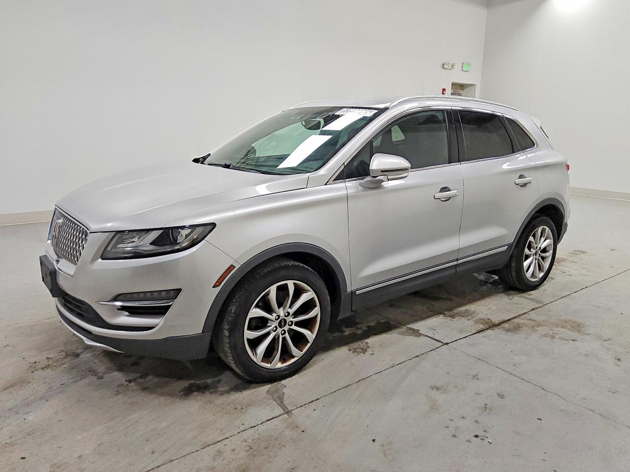 2019 Lincoln MKC Select, VIN 5LMCJ2D97KUL44296 — Minor dents and scratches