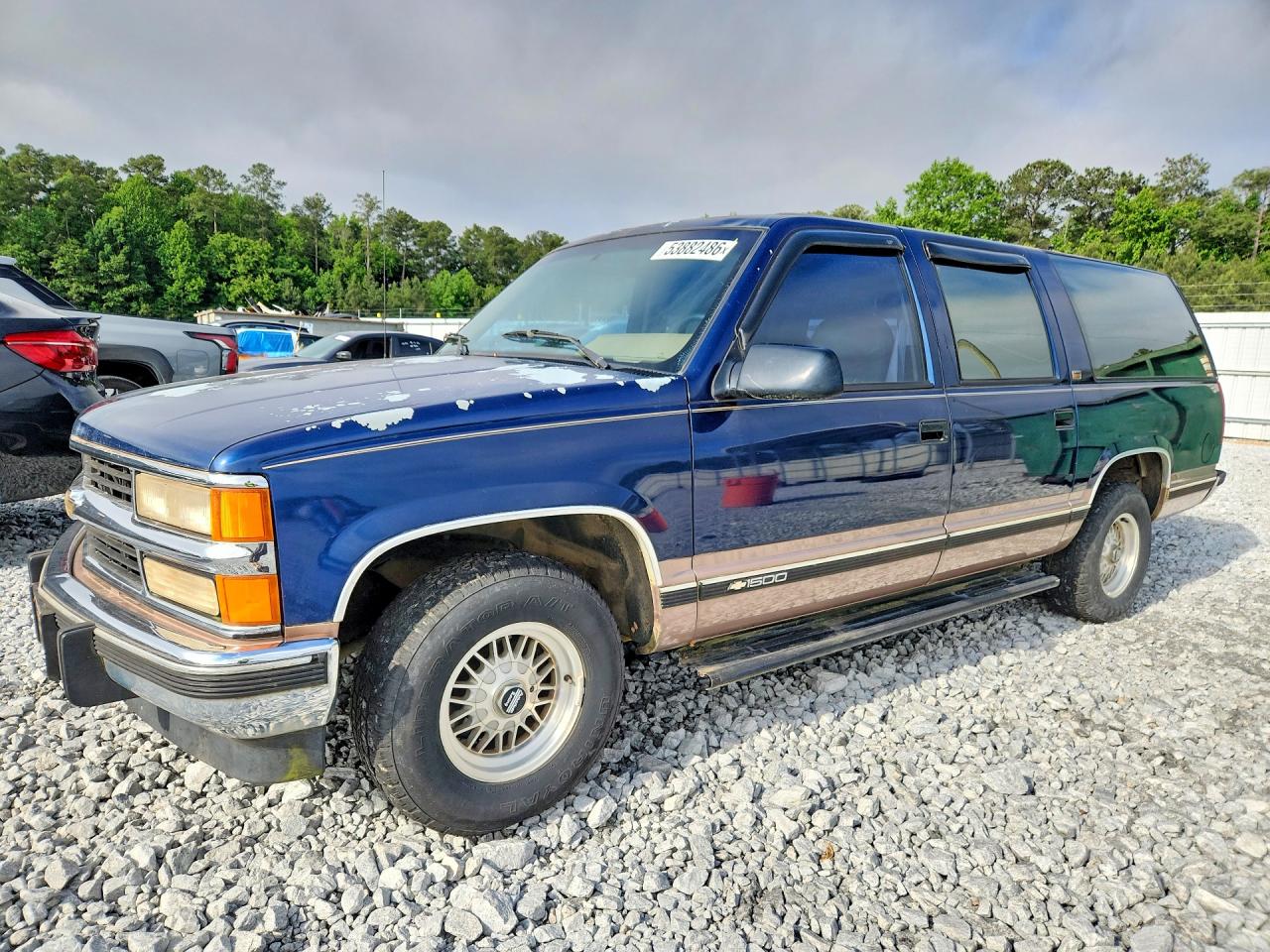 1994 Chevrolet Suburban, VIN 1GNEC16K4RJ375111 — Minor dents and scratches