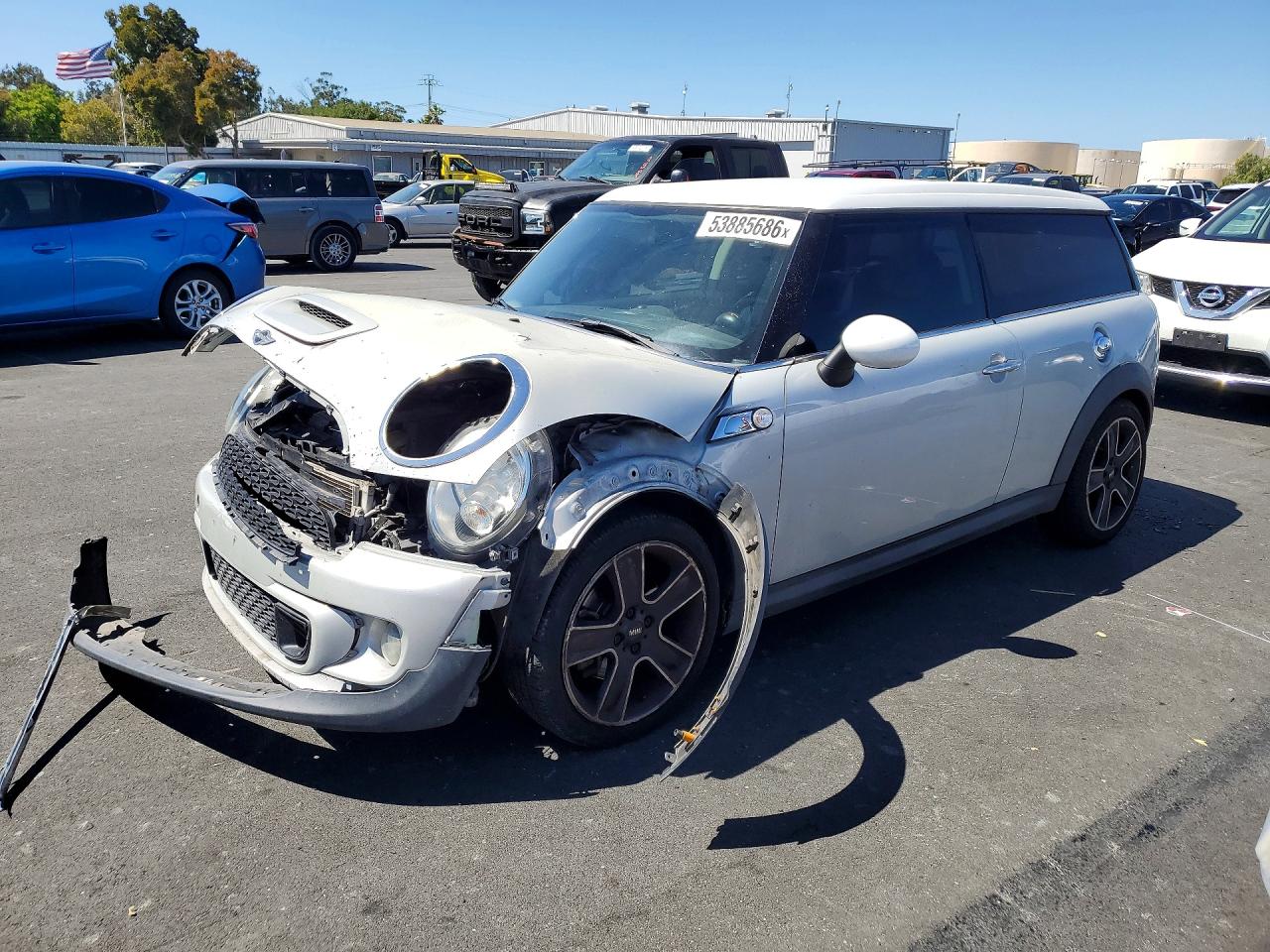 2014 MINI Clubman S, VIN WMWZG3C55ET801215 — Перед
