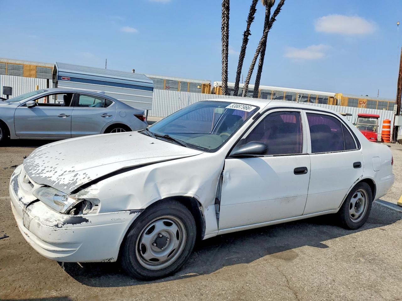 2000 Toyota Corolla VE, VIN 1NXBR12EXYZ317670 — Front end