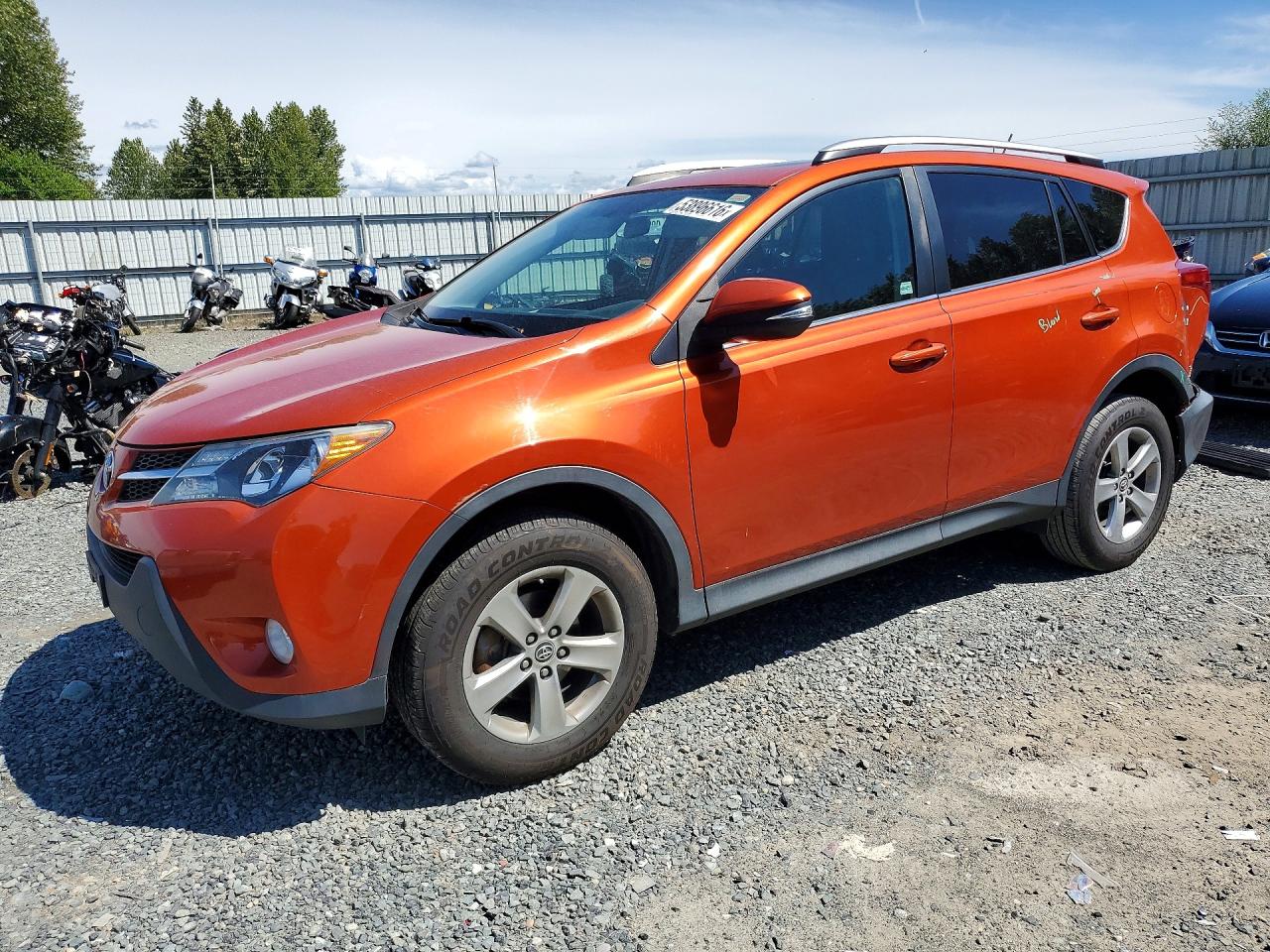 2015 Toyota RAV4 XLE, VIN 2T3RFREV0FW327694 — Rear end