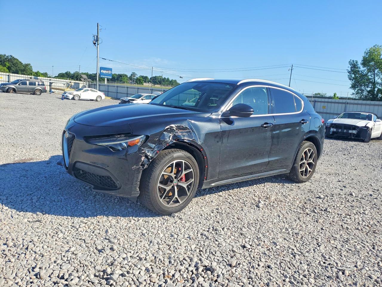 2021 Alfa Romeo Stelvio Ti, VIN ZASPAKBN9M7D13133 — Перед
