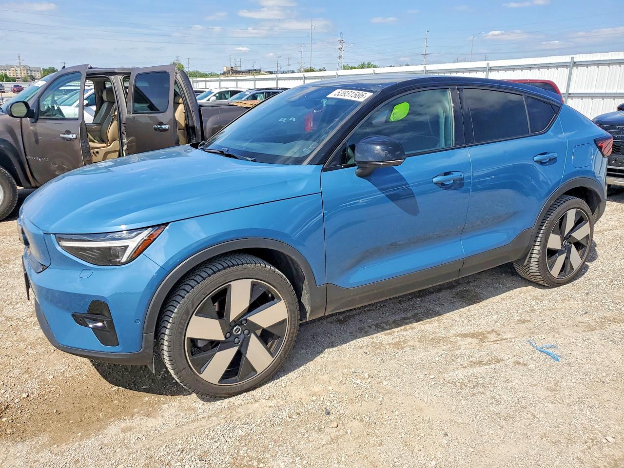 2022 Volvo C40 Ultimate, VIN YV4ED3GB1N2004408 — Град