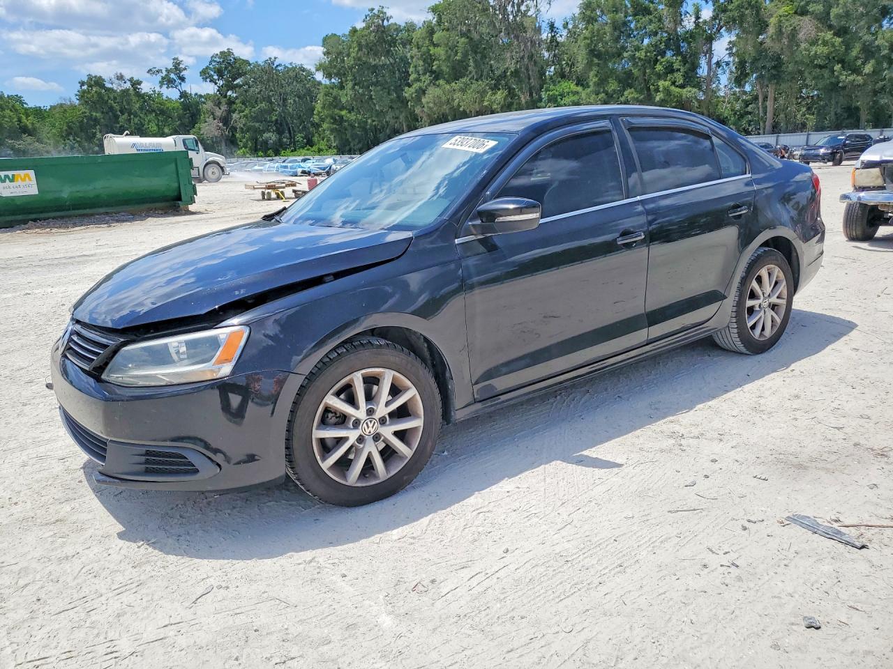 2013 Volkswagen Jetta SE, VIN 3VWDP7AJ4DM351135 — Перед