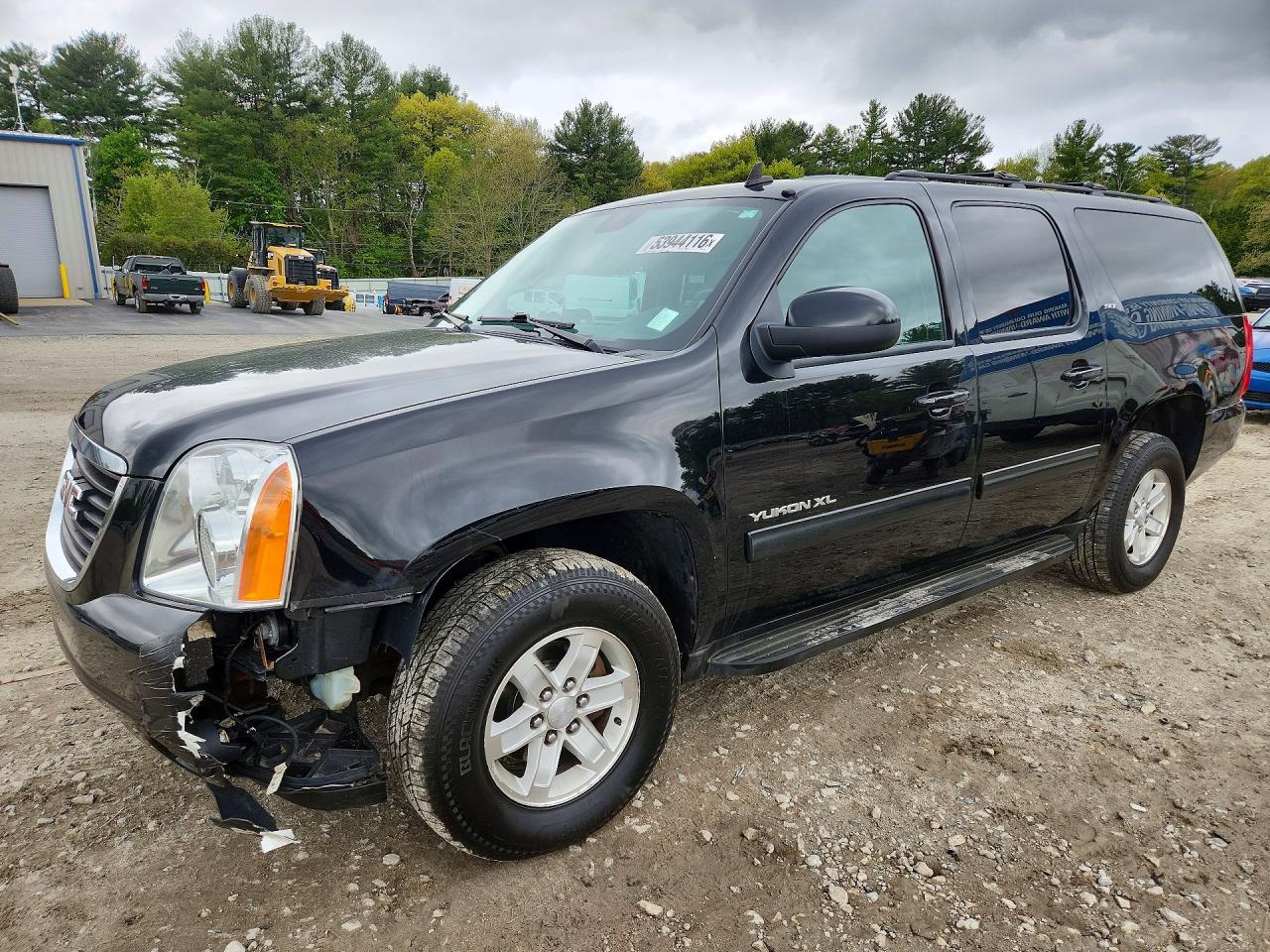 2014 GMC Yukon XL SLT, VIN 1GKS2KE7XER143842 — Front end