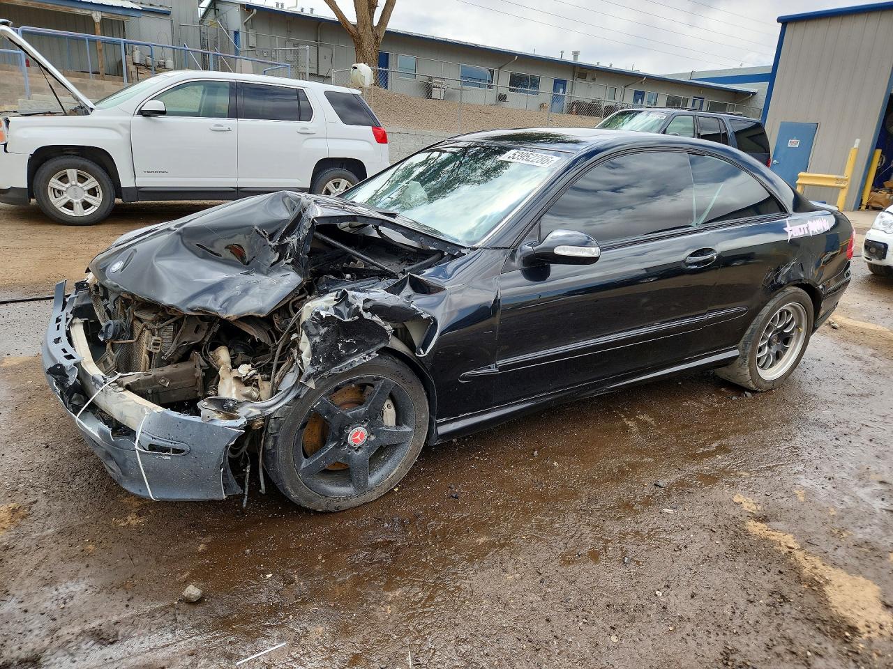 2007 Mercedes-Benz CLK 550, VIN WDBTJ72H37F217800 — Front end