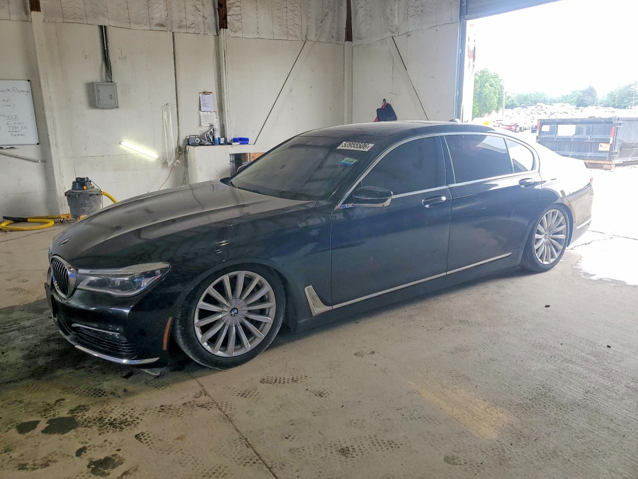 2016 BMW 7 Series 750i, VIN WBA7F0C50GGL99687 — Minor dents and scratches