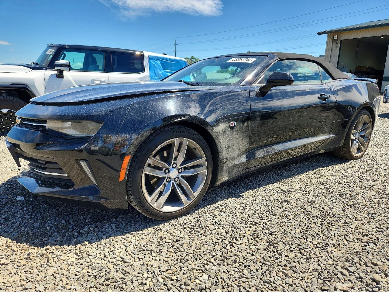 2017 Chevrolet Camaro 1LT, VIN 1G1FB3DSXH0197300 — Перед
