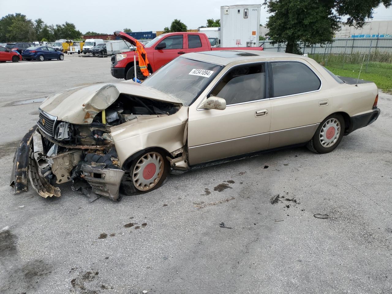 1992 Lexus LS 400, VIN JT8UF11EXN0099013 — Front end