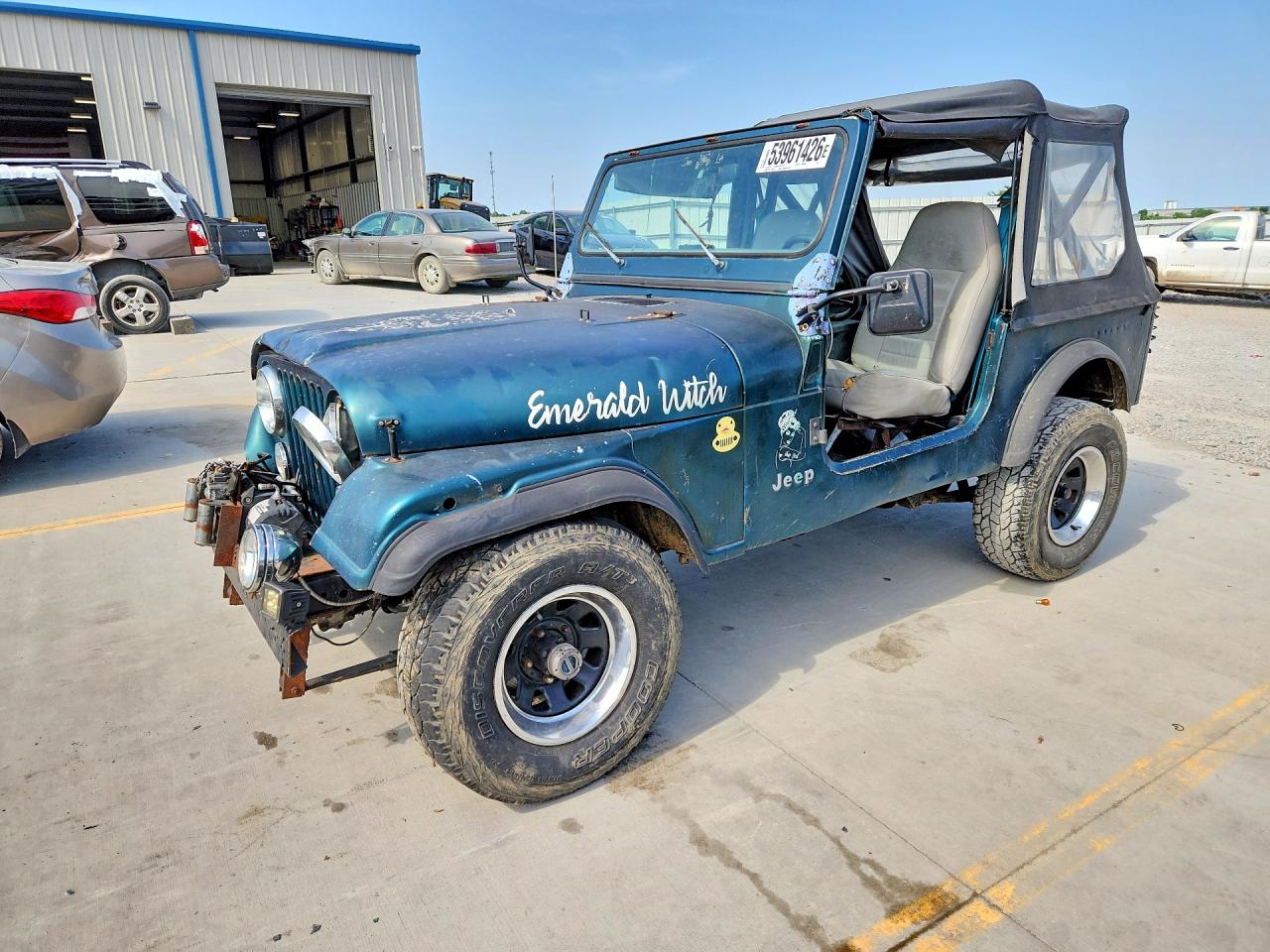 1982 Jeep CJ CJ7, VIN 1JCCN87A1CT064268 — Перед