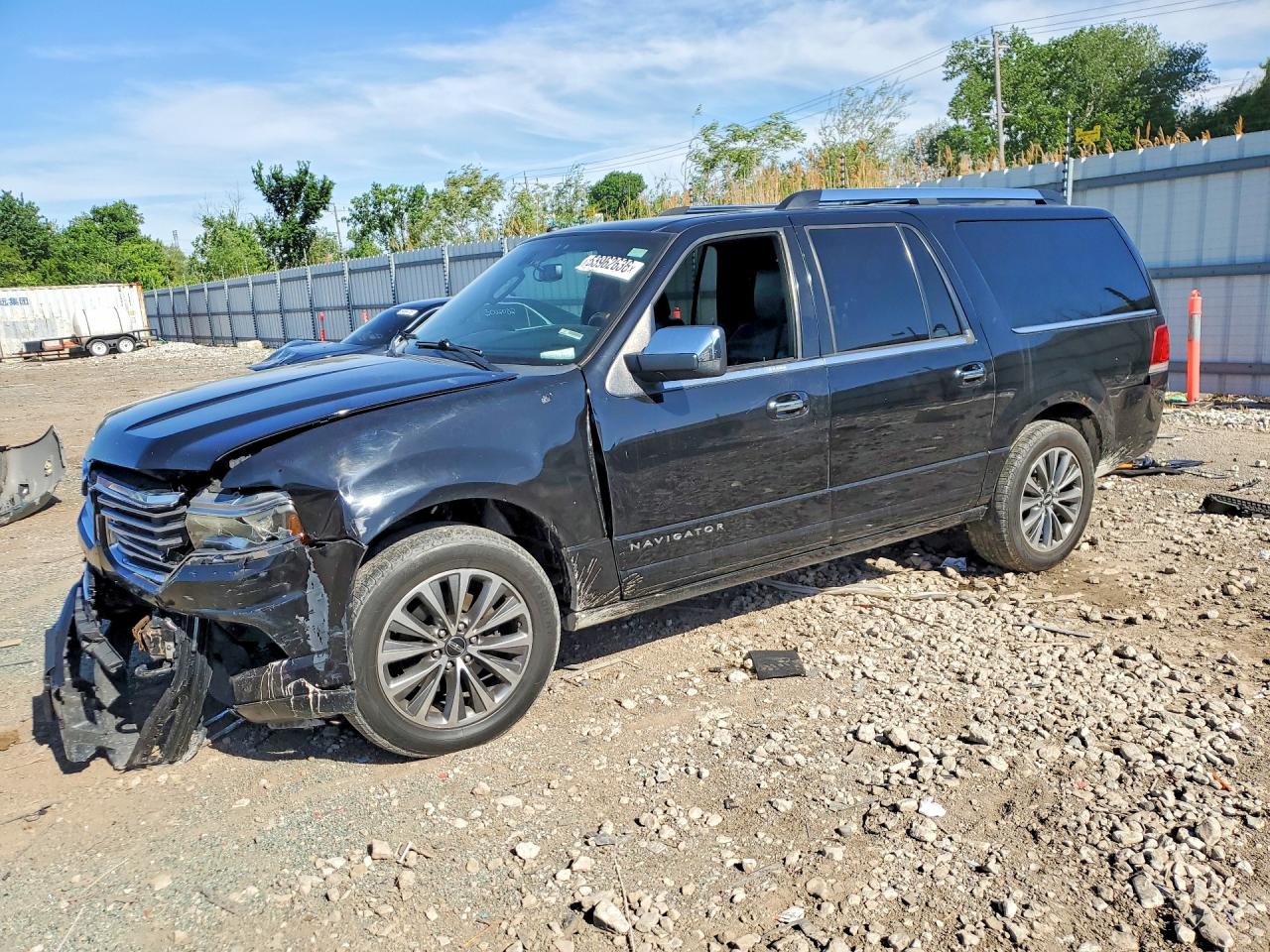2016 Lincoln Navigator Select, VIN 5LMJJ3HT0GEL07661 — Front end