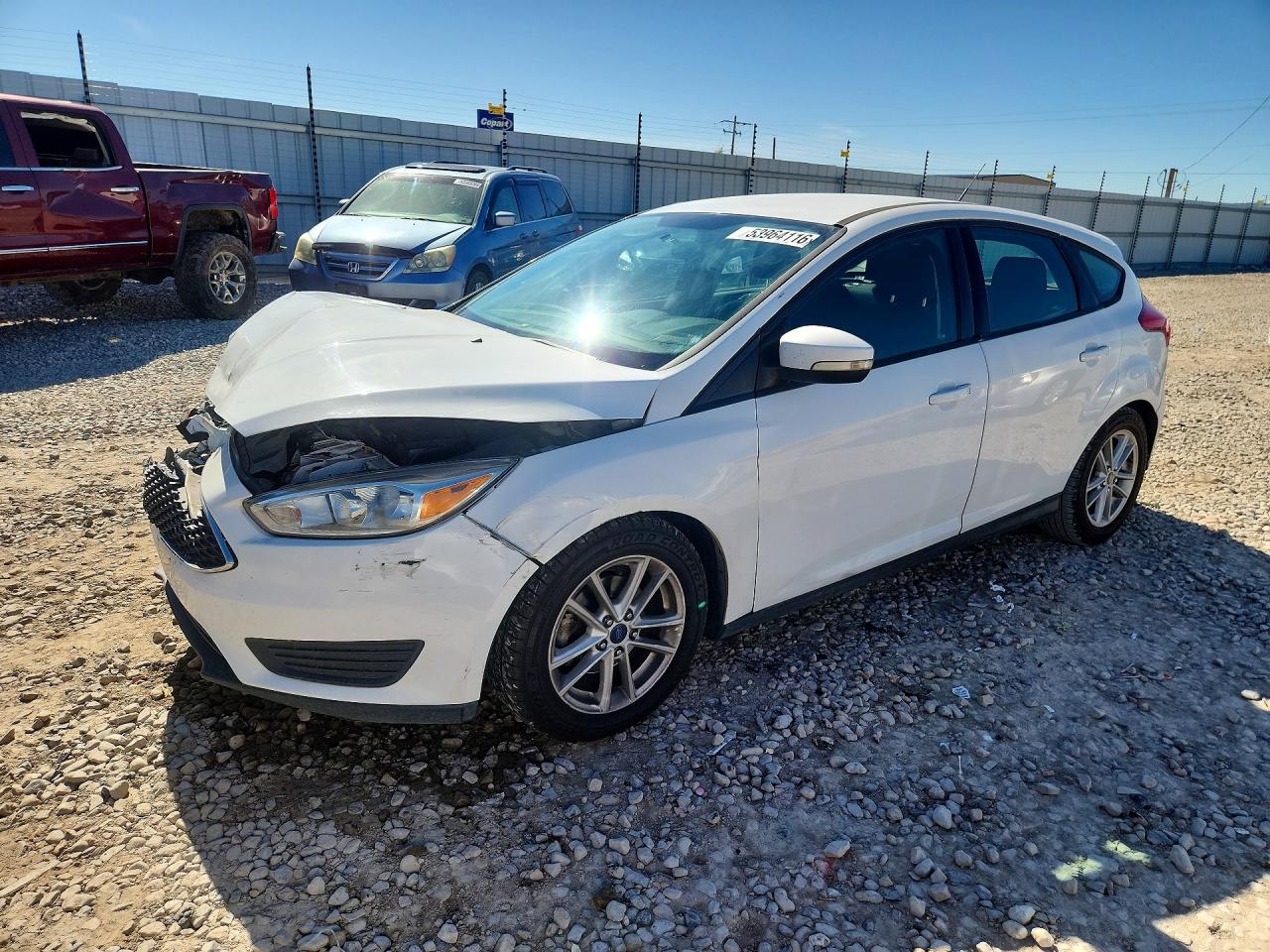 2016 Ford Focus SE, VIN 1FADP3K2XGL269876 — Front end
