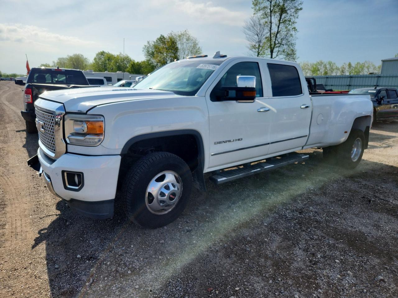 2015 GMC Sierra 3500HD Denali, VIN 1GT424E80FF597366 — Front end