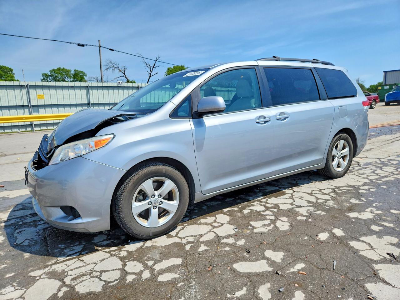 2014 Toyota Sienna LE, VIN 5TDKK3DC7ES469874 — Front end