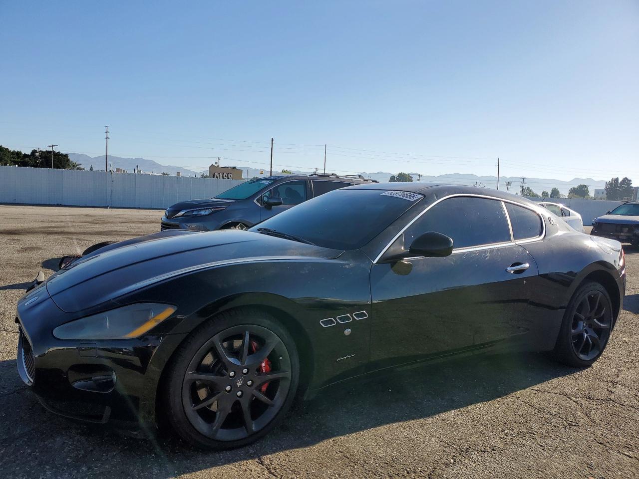 2009 Maserati GranTurismo S, VIN ZAMKL45A290048620 — Front end