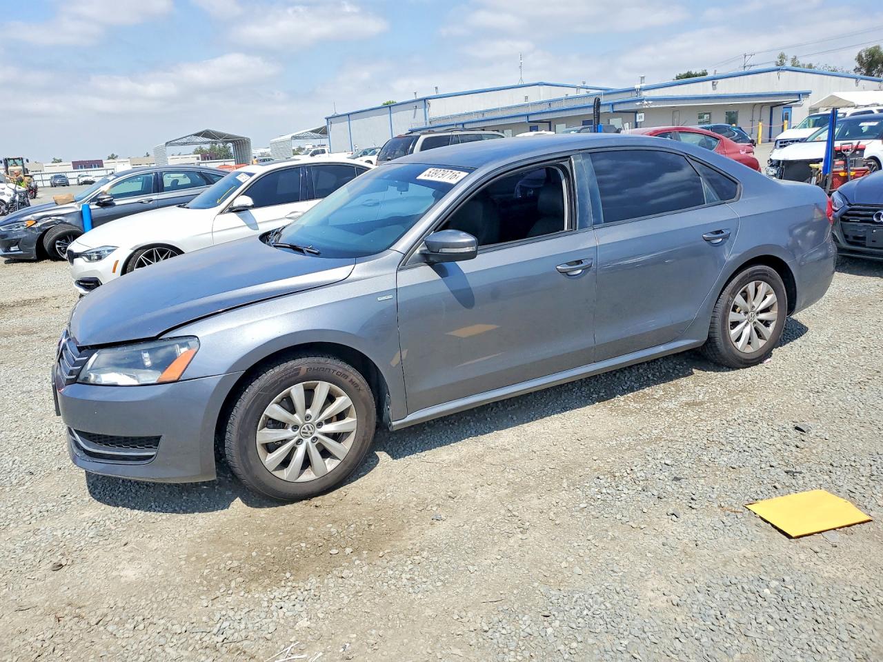 2014 Volkswagen Passat S, VIN 1VWAT7A38EC070264 — Мелкие вмятины и царапины