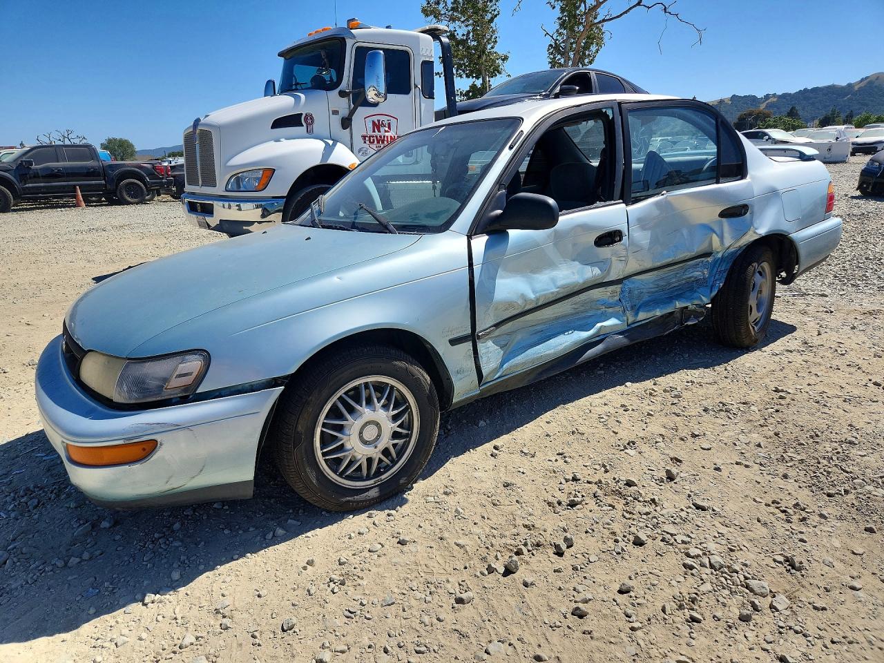 1995 Toyota Corolla DX, VIN 1NXAE09BXSZ335719 — Side