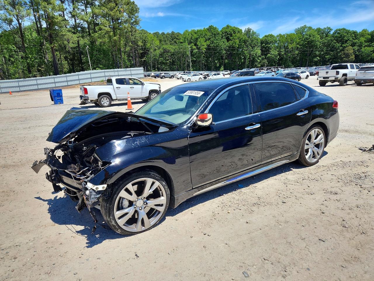 2017 Infiniti Q70 3.7, VIN JN1BY1PP0HM170473 — Front end